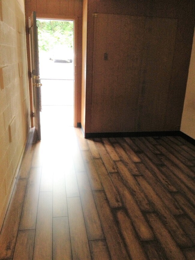 Foto del edificio - 1BR/1BA Unit in Great Location Close to Downtown & Schools! AVAIL. AUG 1, 2026