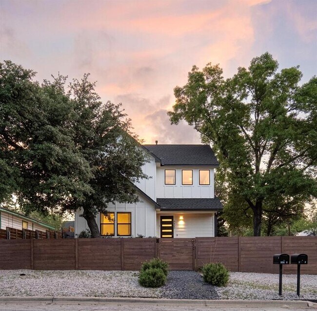 Building Photo - 4400 Jinx Ave