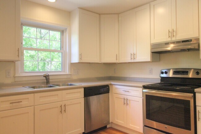 Building Photo - Craftsman bungalow with large fenced yard ...