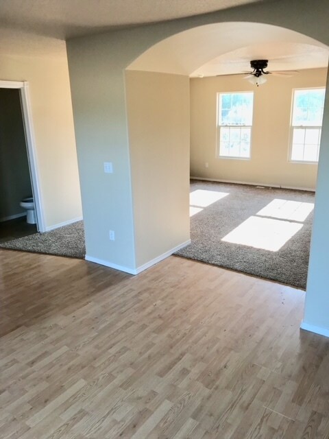 Building Photo - 1324 N Favre Pl