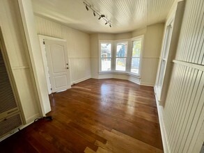 Building Photo - 307 5th St