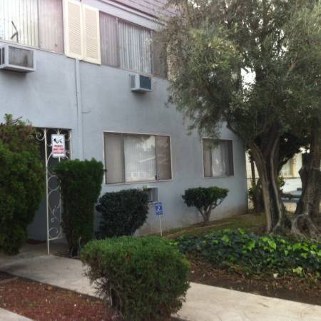 Frente - 805 S Broadway