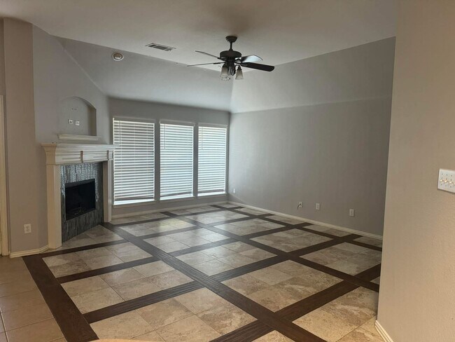 Foto del edificio - 1398 Forest Oaks Ct