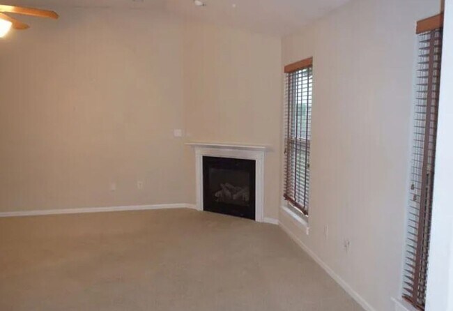Foto del edificio - 3 bedroom, 2 bathroom home