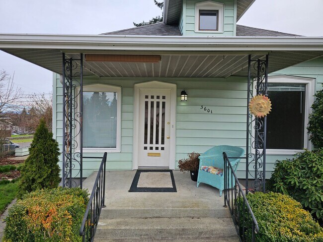 Building Photo - Charming Tacoma Craftsman for Rent!
