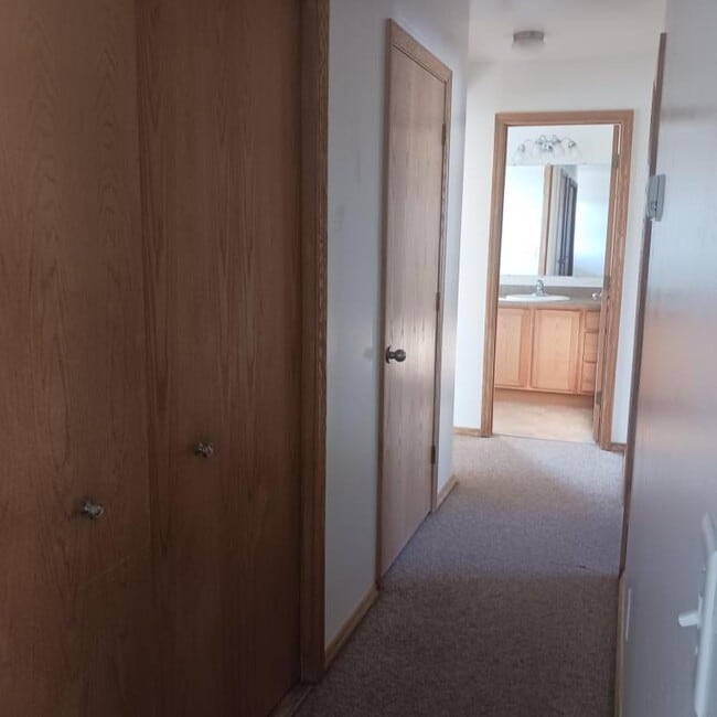 Building Photo - 805 E Riggs St