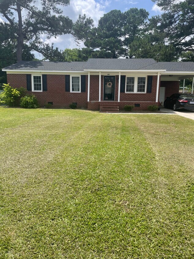 Foto principal - 492 Hillcrest Ave