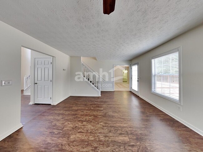 Building Photo - 2633 Downing Park SE