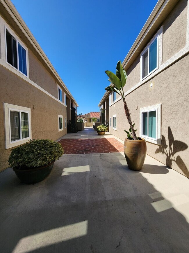 Foto del edificio - 2 Bedroom Upper Unit in UTC