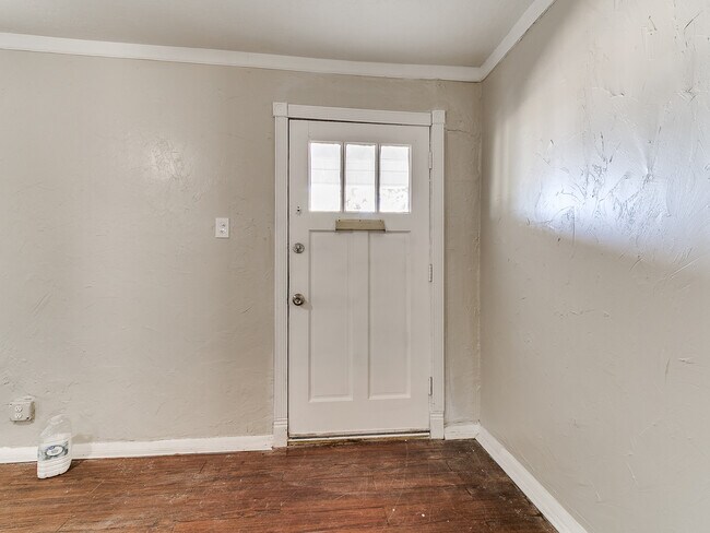 Foto del edificio - 220 E Jacobs Dr