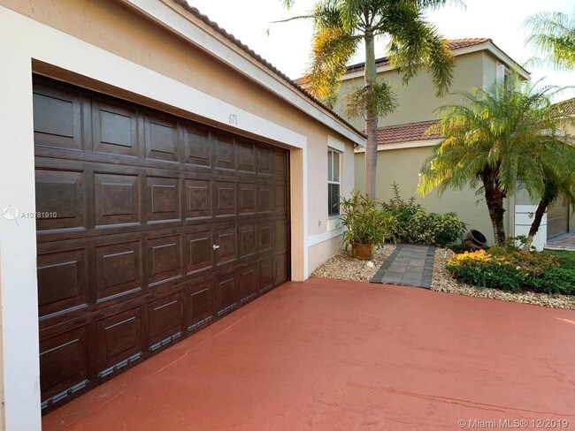 Foto del edificio - 675 Lone Pine Ln