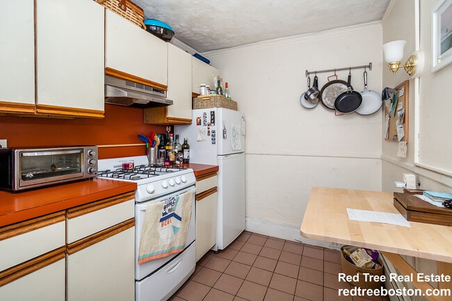 Photo - 94 W Cedar St Apartment