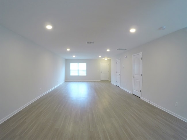 Building Photo - 10 Newport Sq Ct