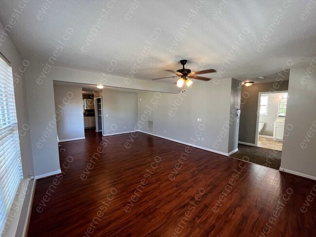 Building Photo - 1707 Carson Ave