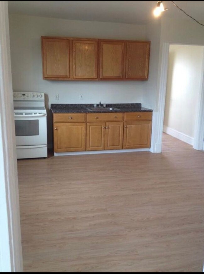 Kitchen - 61 Laurel St