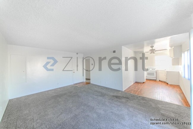 Building Photo - Unit 4