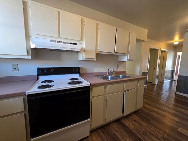 Foto del edificio - 1952 Roosevelt Ave