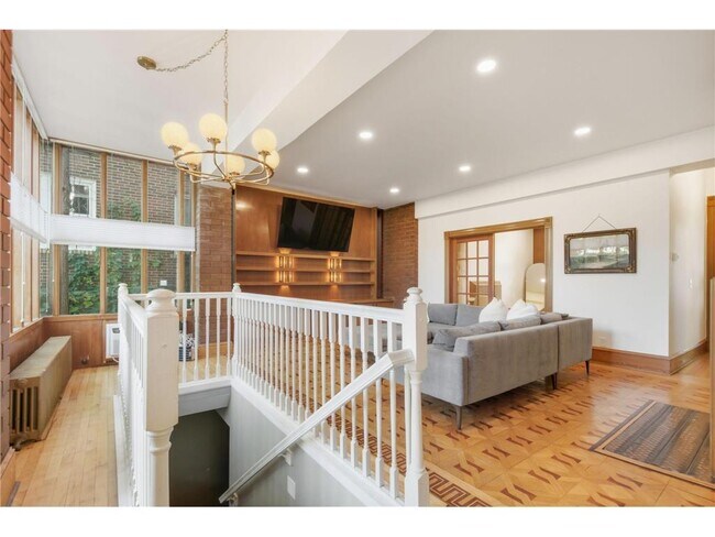 Foto del edificio - 2701 DuPont Ave S