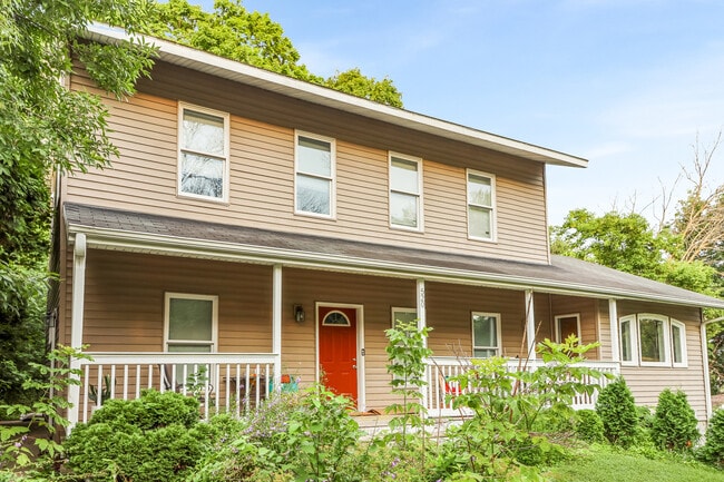 Building Photo - 520 Hanlon Ave