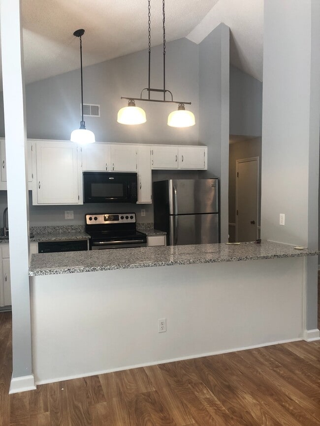 Building Photo - Charming 3 Bed 2 Bath Ranch Home in Indian...