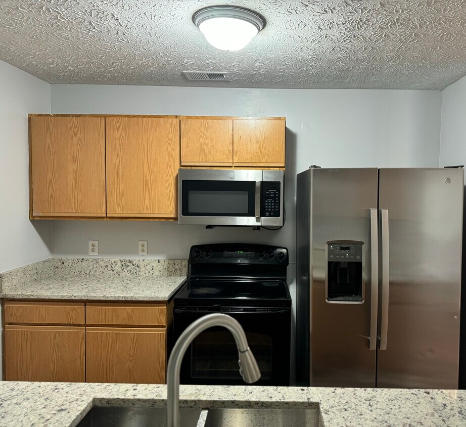 Kitchen - 3223 Fairington Dr