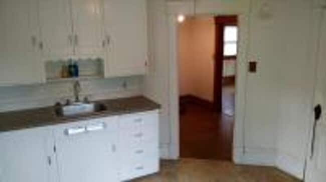 Building Photo - Charming 2-Bedroom Apartment in Cedar Falls – Great Location!