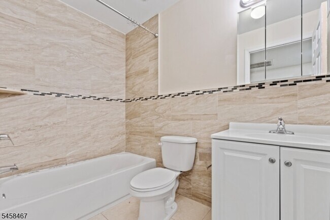Building Photo - 453-455 Washington Street Unit 1