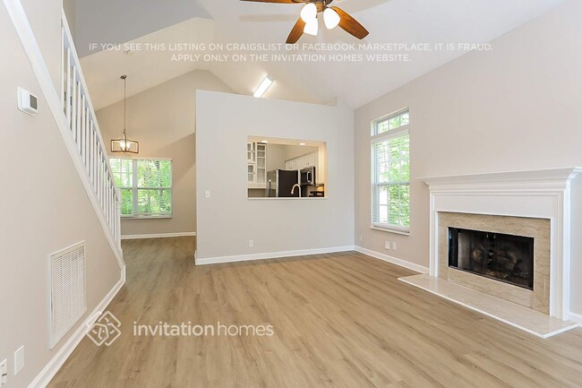 Building Photo - 3717 Creston Ct