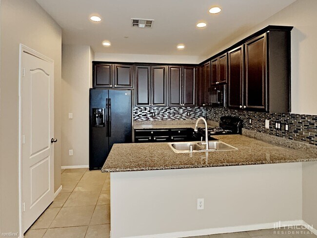 Building Photo - 7760 Needlepoint Ct