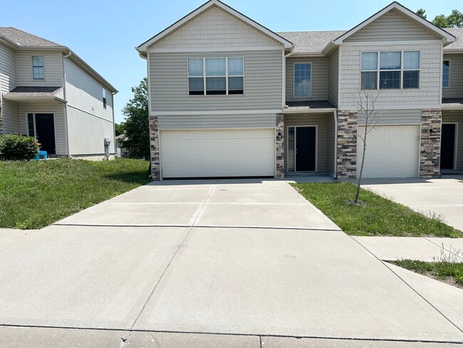 Building Photo - 1431 NE Mary Ct