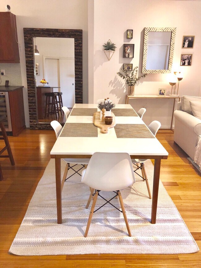 Dining area - 365 Bridge St