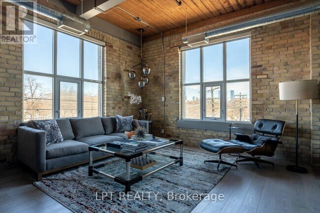 Photo du bâtiment - 955 Queen St W
