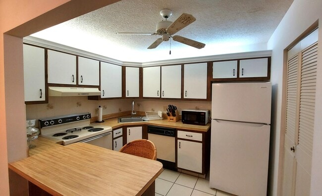 Foto del edificio - 134 Lake Pine Cir