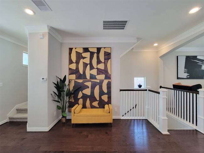 Building Photo - 432 N Live Oak St