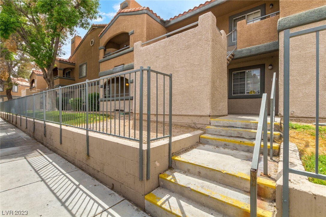 Primary Photo - 201 Mission Laguna Ln