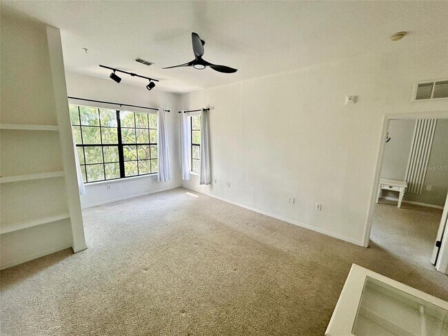 Foto del edificio - 6137 Metrowest Blvd