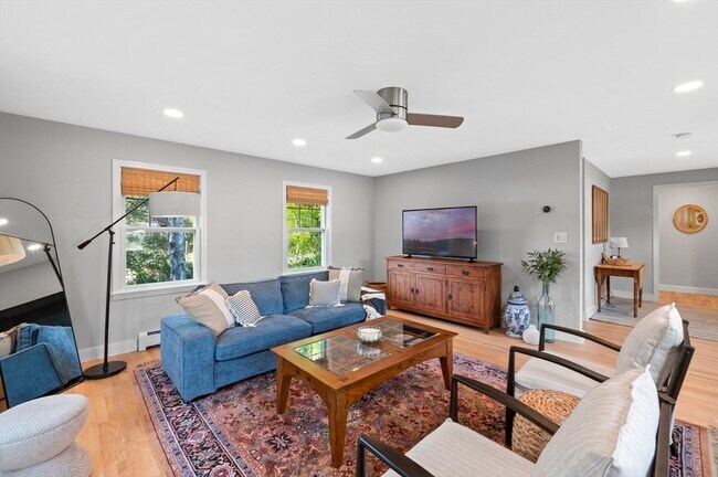 Foto del edificio - 15 Meadow Ln