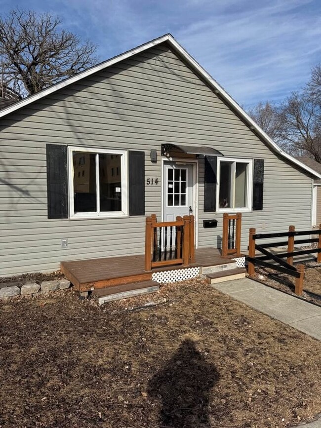 Building Photo - 514 S Grove Ave