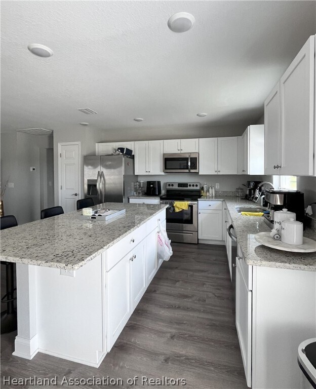 Building Photo - 7143 Golf Club Dr