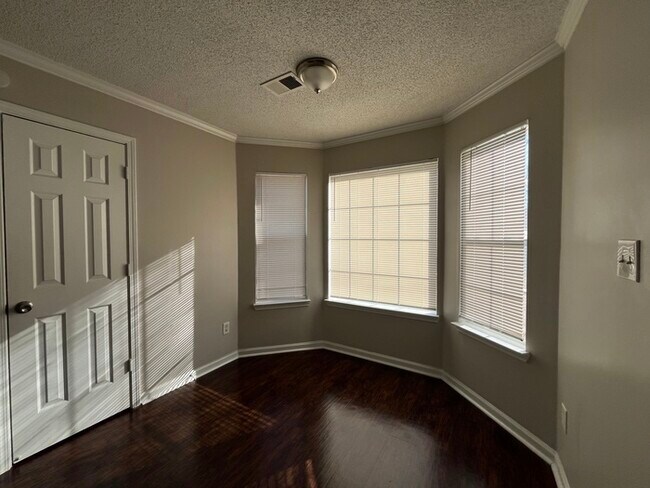 Foto del edificio - 9001 Fulton Ln