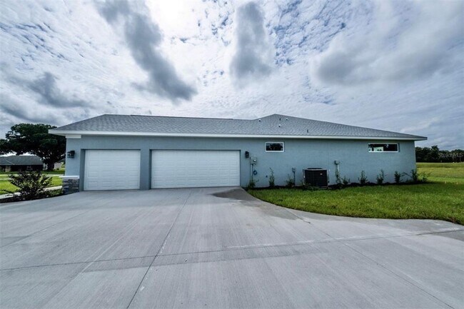 Building Photo - Executive 4/3 Rental