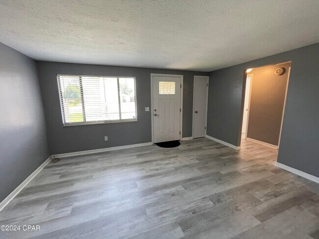 Building Photo - 816 Bradley Cir