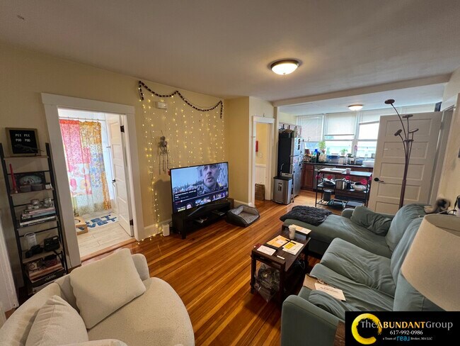 Foto del edificio - 332 Beacon St