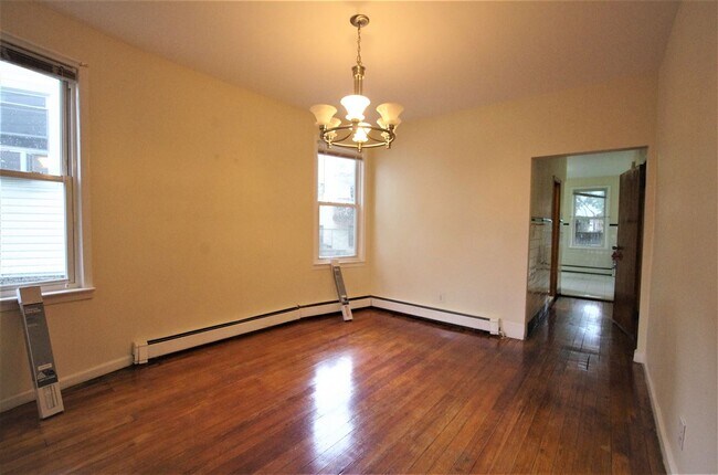 Building Photo - 37 W 48th St