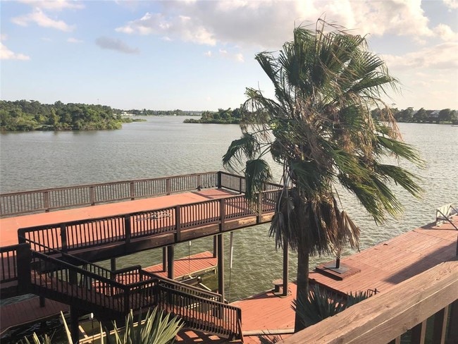 Building Photo - 21627 Rio Villa Dr