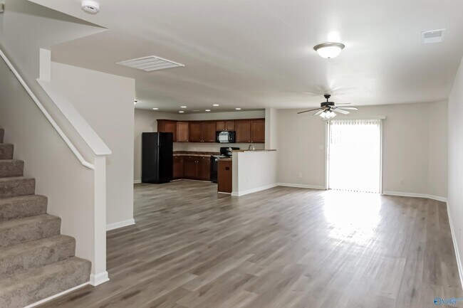 Foto del edificio - 120 Darrow Creek Dr