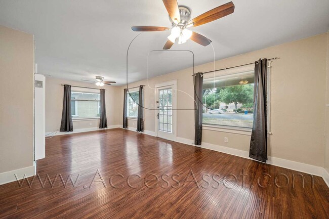 Building Photo - Charming, 2-Bed / 1-Bath, Updated Home In ...