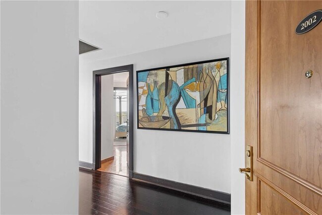 Foto del edificio - 700 Park Regency Pl NE