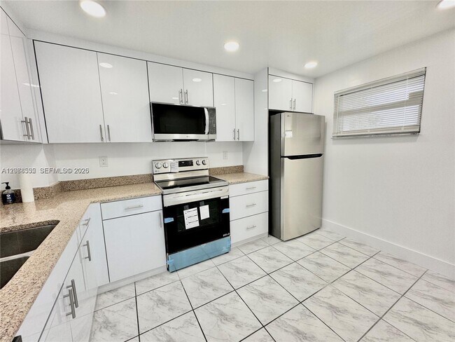 Foto del edificio - 1075 Riverside Dr