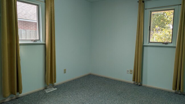 Foto del edificio - Three-Bedroom Home